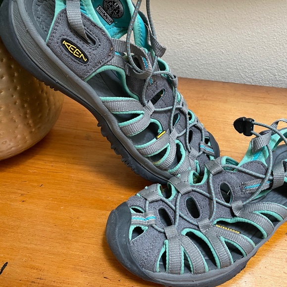 Keen women's waterproof hiking shoes 8.5 - Picture 1 of 7